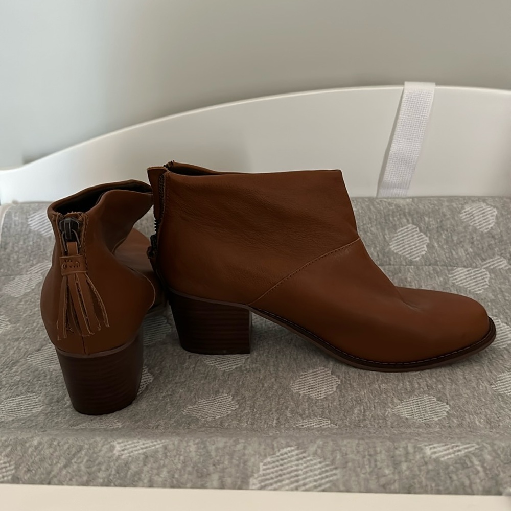 Toms brown booties